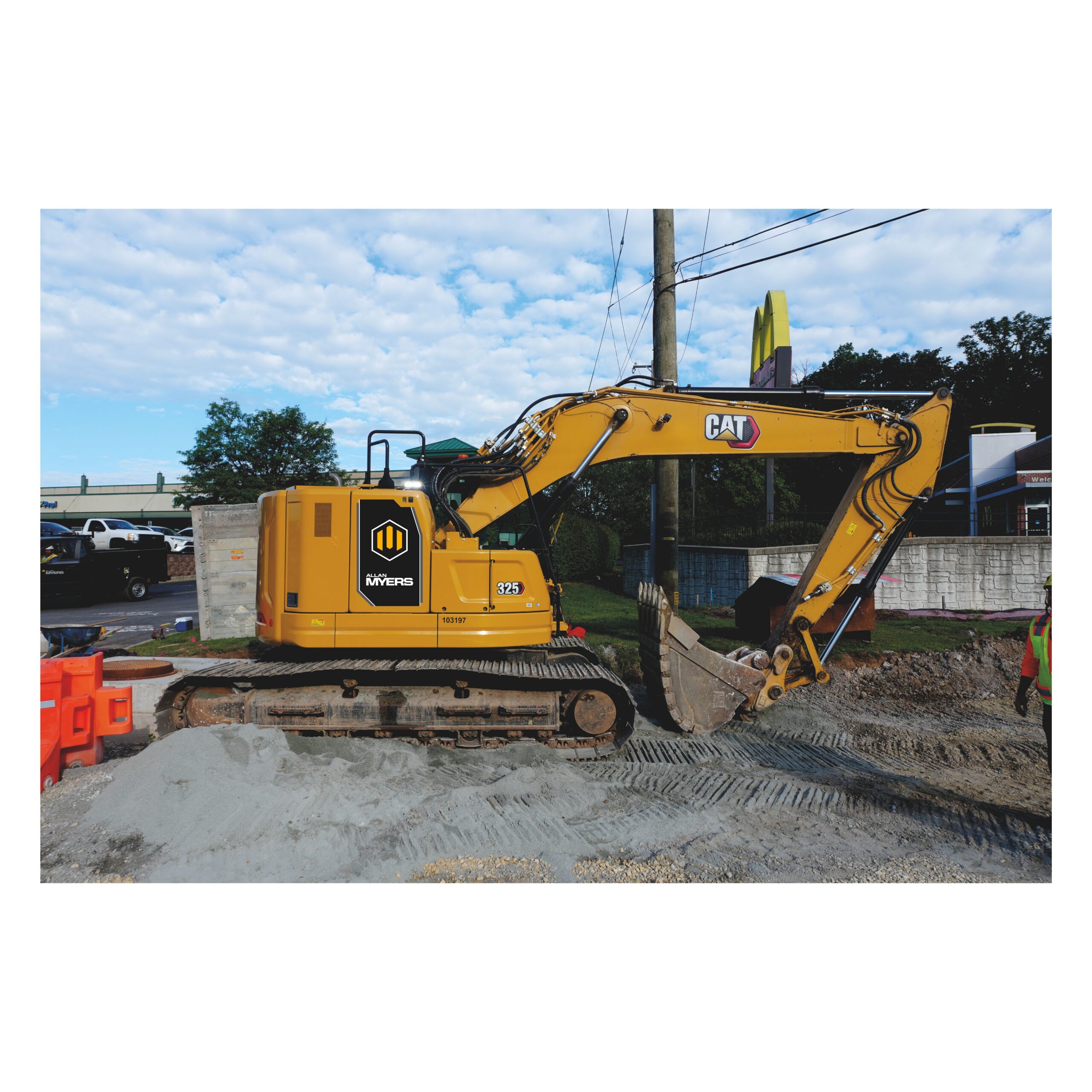 Website Thumbnail - CAT 325 Excavator - 103197 (1)